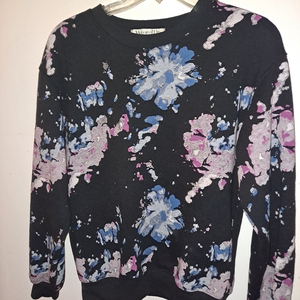 Women's wound up sweatshirt sz xsm